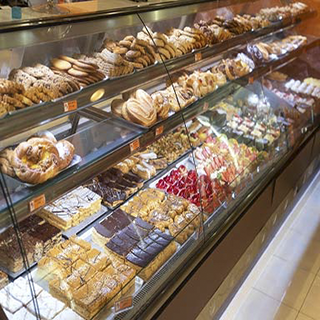 Mostrador de dulces, tartas, galletas de la pastelería francesa obrador.